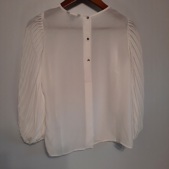 RW & Co. White Textured Flowy Blouse - Picture 7 of 12